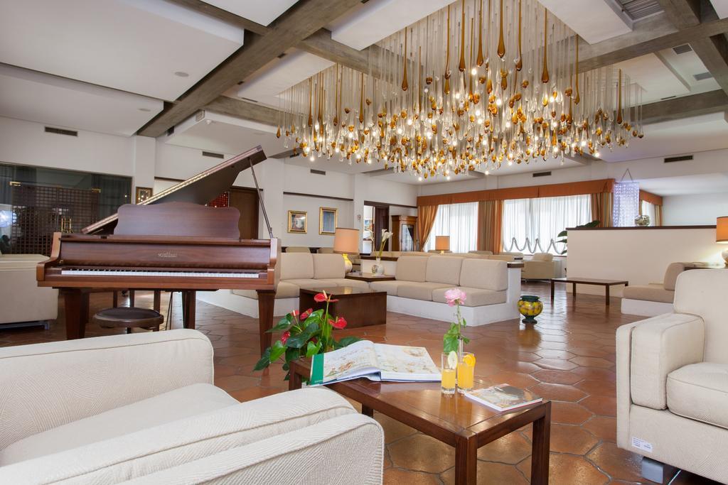 Grand Hotel De Rose Scalea Eksteriør billede